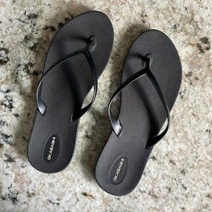 Black okabashi flip flops sz 8